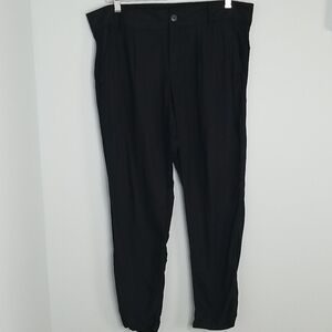 United Colors Of Benetton black pleated pants 10
